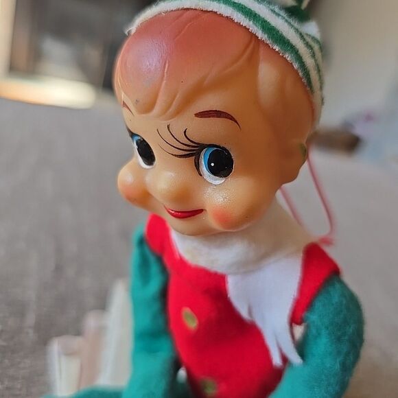 Vintage NOEL JAPAN RED GREEN KNEE HUGGER ELF CHRISTMAS ORNAMENT Original Sticker - Picture 2 of 7